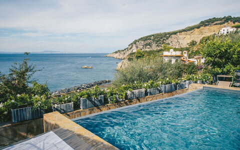 Villa Heart: Blå, Vand, Krop Af Vand, Svømmepøl, Coastal Og Oceaniske Landskabsformer, Hav, Kyst, Udvej, Ocean, Eco Hotel