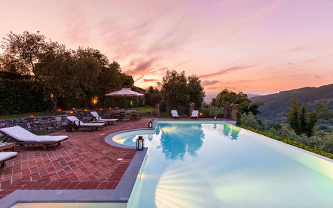 Villa Il Castagno: Svømmepøl, Landskab, Udvej, Skumring, Eco Hotel, Estate, Hacienda, Aften, Villa, Stuehus
