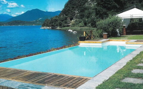 Villa Isa: Blå, Vand, Svømmepøl, Udvej, Kompositmateriale, Fritid, Eco Hotel, Skygge, Water Feature, Udendørs Møbler