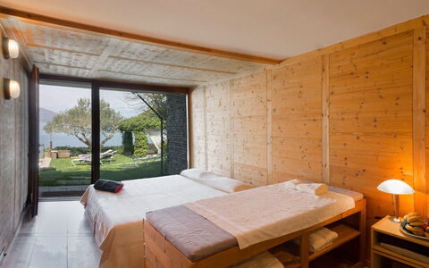 Villa Isa: Træ, Soveværelse, Hårdttræ, Bejdse, Planke, Krydsfiner, Naturmateriale, Design, Seng, Sengetøj