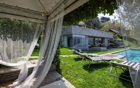 Villa Isa: Svømmepøl, Udvej, Have, Udendørs Møbler, Backyard, Skygge, Eco Hotel, Landscaping, Estate, Fritid