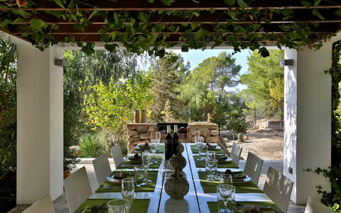 Villa Joya: Møbel, Bord, Stol, Udendørs Møbler, Køkken & Spisebord, Udendørs Bord, Skygge, Restaurant, Have, Landscaping