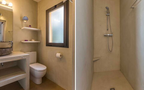 Villa Luanda: Badeværelse, Toiletbræt, Sanitærarmatur, Væg, Toilet, Håndvask, Badeværelsesvask, Gulvbelægning, Etage, Indretning
