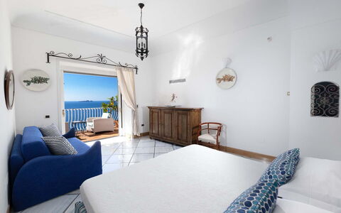 Villa Magnolia: Blå, Møbel, Etage, Gulvbelægning, Indretning, Hav, Stol, Lejlighed, Udvej, Ocean