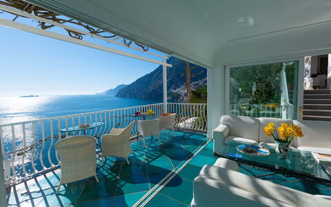 Villa Magnolia: Blå, Møbel, Indretning, Stol, Bord, Udvej, Hav, Lejlighed, Eco Hotel, Kyst