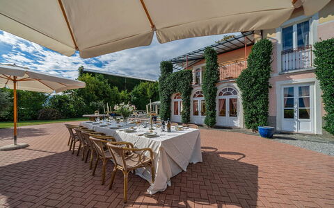 Villa Meridiana: Busk, Estate, Have, Gård, Lawn, Mansion, Hacienda, Landscaping, Gårdsplads, Villa