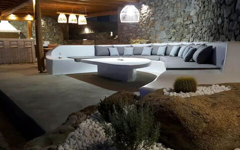 Villa Pirgi: Møbel, Udendørs Møbler, Couch, Skygge, Stue, Design, Naturmateriale, Udendørs Struktur, Gårdhave