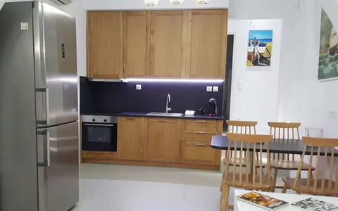 Villa Pirgi: Møbel, Gulvbelægning, Køkken Apparat, Større Bandage, Køkken, Træ, Indretning, Etage, Countertop, Stol