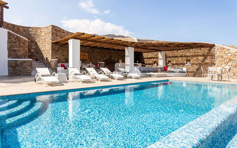 Villa Smaràgdi: Svømmepøl, Udvej, Naturmateriale, Hotel, Villa