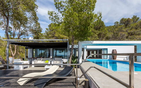 Villa Tomsk: Svømmepøl, Kompositmateriale, Skygge, Udvej, Udendørs Møbler, Eco Hotel, Villa, Hotel, Dæk, Pergola