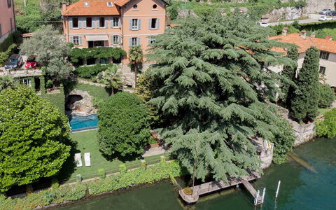 Villa Traversi: Boligområde, Hus, Hjem, Busk, Menneskelig Bosættelse, Have, Estate, Lejlighed, Hacienda