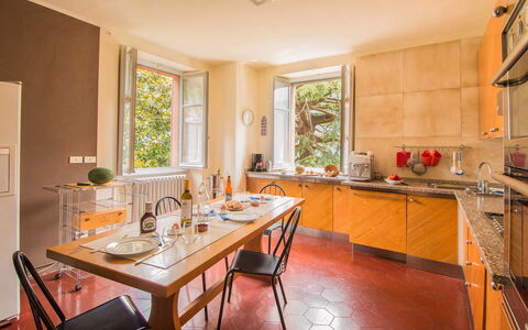 Villa Traversi: Møbel, Indretning, Gulvbelægning, Køkken, Countertop, Træ, Etage, Køkken Apparat, Loft, Større Bandage