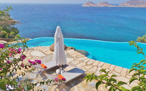 Villa Zenas with Direct Access to the Sea: Blå, Svømmepøl, Udvej, Coastal Og Oceaniske Landskabsformer, Hav, Kyst, Fritid, Eco Hotel, Udendørs Møbler, Tropics