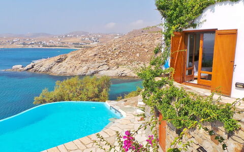 Villa Zenas with Direct Access to the Sea: Blå, Svømmepøl, Udvej, Kyst, Coastal Og Oceaniske Landskabsformer, Hav, Udendørs Møbler, Eco Hotel, Kyst, Tropics