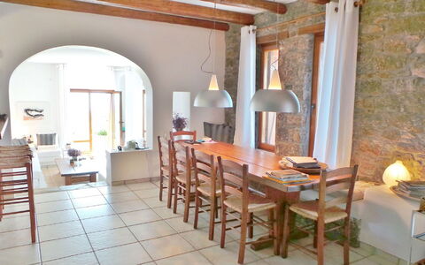 Villa Zenas with Direct Access to the Sea: Møbel, Indretning, Væg, Gulvbelægning, Træ, Bord, Stol, Spisestue, Køkken & Spisebord, Loft