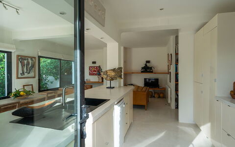 Can Blanca: Indretning, Countertop, Møbel, Gulvbelægning, Væg, Træ, Loft, Etage, Køkken, Cabinetry