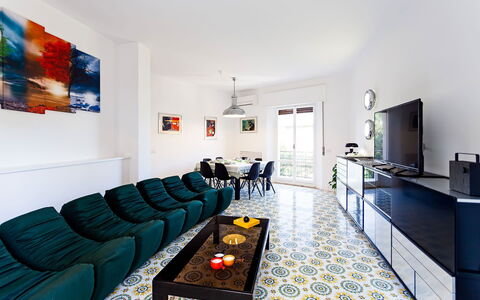 Casa Milena: Møbel, Indretning, Gulvbelægning, Couch, Etage, Stue, Loft, Værelse, Belysning