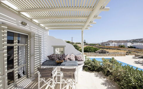 Marvi House: Hjem, Udendørs Møbler, Skygge, Lejlighed, Altan, Stol, Udendørs Struktur, Gårdhave, Pergola, Estate