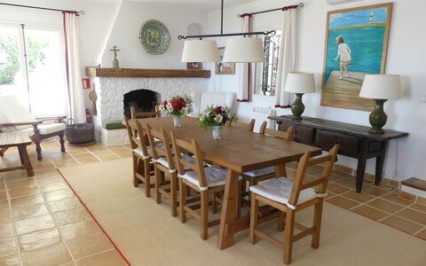 Villa Roxy: Møbel, Gulvbelægning, Bord, Stol, Træ, Indretning, Etage, Køkken & Spisebord, Spisestue, Belysning