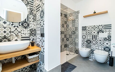 Apartment Vittoria: Gulvbelægning, Indretning, Sanitærarmatur, Etage, Badeværelse, Badeværelsesvask, Flise, Toilet, Vvs, Tap