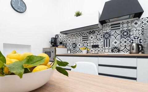 Apartment Vittoria: Køkken, Indretning, Køkken Apparat, Countertop, Gulvbelægning, Møbel, Hjem, Cabinetry, Etage, Værelse