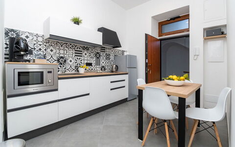 Apartment Vittoria: Indretning, Køkken, Møbel, Gulvbelægning, Countertop, Etage, Hjem, Køkken Apparat, Værelse, Cabinetry