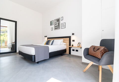 Apartment Vittoria: Indretning, Møbel, Lejlighed, Værelse, Stol, Design, Hotel, Billedramme, Hårdttræ, Stue