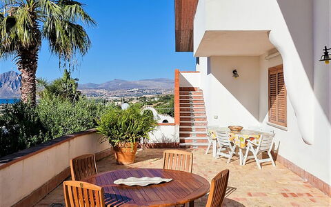 Villa Lo Capo: Skygge, Stol, Altan, Hacienda, Udvej, Eco Hotel, Landscaping, Udendørs Møbler, Estate, Villa