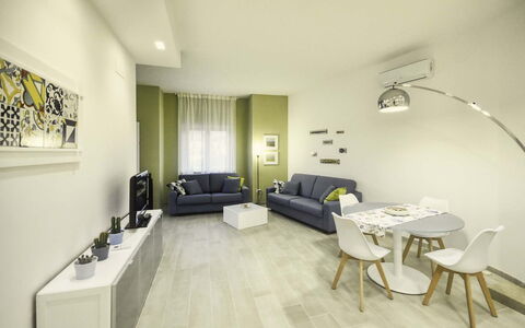 Casa Primavera: Møbel, Indretning, Gulvbelægning, Etage, Væg, Couch, Loft, Træ, Værelse, Stue