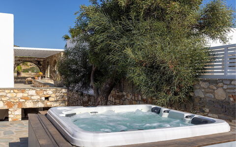Villa Ayra: Sanitærarmatur, Badekar, Udvej, Naturmateriale, Svømmepøl, Jacuzzi, Skygge, Design, Hotel