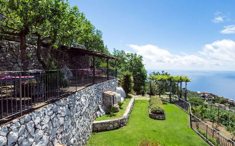 Villa Tortuga: Have, Landscaping, Hegn, Gård, Eco Hotel, Walkway, Altan, Botanisk Have, Flise, Backyard
