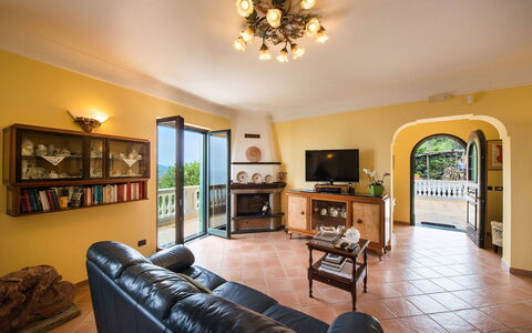 Villa Tortuga: Møbel, Indretning, Gulvbelægning, Etage, Loft, Værelse, Træ, Belysning, Stue, Couch