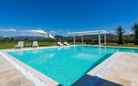 Villa Monsummano: Blå, Svømmepøl, Vand, Udvej, Kompositmateriale, Eco Hotel, Fritid, Udendørs Møbler, Skygge, Landscaping