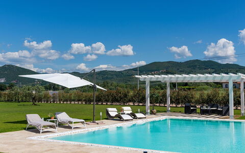 Villa Monsummano: Svømmepøl, Udendørs Møbler, Møbel, Skygge, Fritid, Udvej, Paraply, Stol, Eco Hotel, Liggestol
