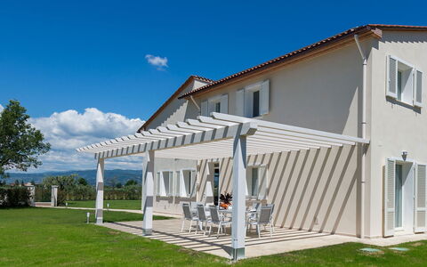 Villa Monsummano: Veranda, Tag, Kompositmateriale, Hjem, Markise, Skygge, Udendørs Struktur, Pergola, Udendørs Møbler, Gårdhave