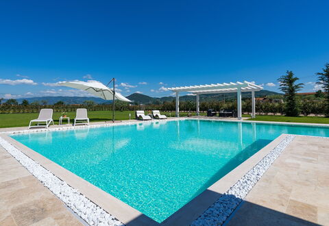 Villa Monsummano: Blå, Svømmepøl, Vand, Udvej, Kompositmateriale, Eco Hotel, Fritid, Udendørs Møbler, Skygge, Landscaping