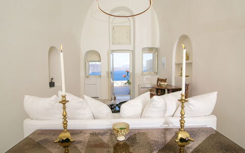 Caldera Suite: Lejlighed, Soveværelse, Seng, Lampe, Udvej, Bed Frame, Hotel, Pude, Lysarmatur, Suite