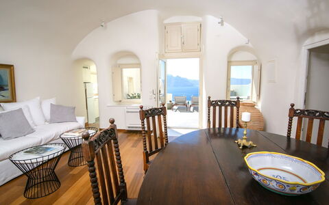 Villa Nea: Møbel, Bord, Stol, Hav, Køkken & Spisebord, Ocean, Kyst, Kaffebord, Udvej, Spisestue