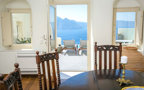 Villa Nea: Møbel, Indretning, Bord, Hav, Stol, Etage, Ocean, Værelse, Kyst, Udvej