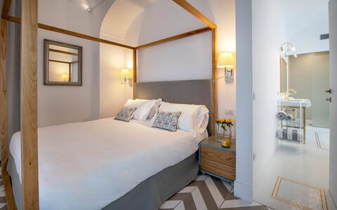 Suite Agave: Indretning, Møbel, Soveværelse, Seng, Belysning, Etage, Loft, Værelse, Gulvbelægning, Sengetøj