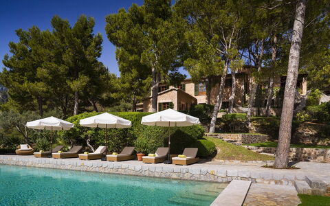 Villa Maggy: Udendørs Møbler, Liggestol, Udvej, Estate, Svømmepøl, Landscaping, Villa, Eco Hotel, Chaiselong, Backyard