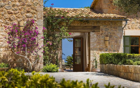 Villa Maggy: Busk, Have, Hjem, Stenmur, Landscaping, Stuehus, Estate, Flise, Gårdsplads, Villa