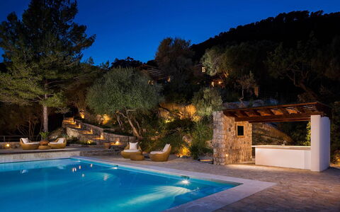 Villa Carlos: Svømmepøl, Udvej, Eco Hotel, Udendørs Møbler, Water Feature, Skygge, Flise, Landskab Belysning, Landscaping, Hacienda