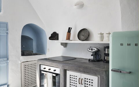 Villa Ivi: Køkken, Køkken Apparat, Større Bandage, Countertop, Indretning, Husholdningsapparat, Gulvbelægning, Møbel, Komfur, Etage