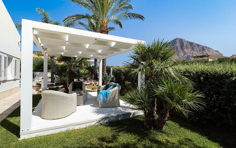 Villa Rossini: Møbel, Skygge, Udendørs Møbler, Pergola, Have, Udendørs Struktur, Udvej, Gårdhave, Eco Hotel, Stol