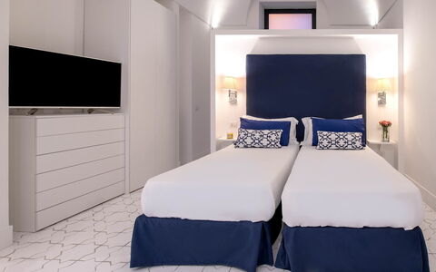 The Ivy Villa: Soveværelse, Indretning, Lejlighed, Seng, Sengetøj, Sengetøj, Bed Frame, Sengetøj, Pude, Hotel