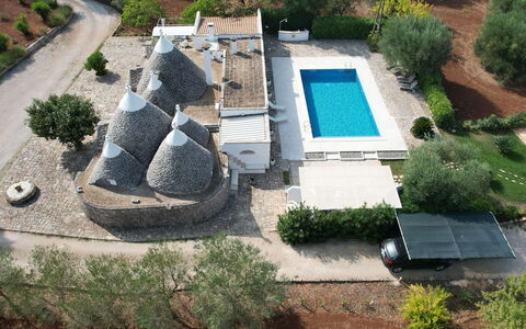 Trulli Maria: Svømmepøl, Udvej, Estate, Hacienda, Villa, Paraply, Landscaping, Stuehus, Udendørs Møbler, Eco Hotel