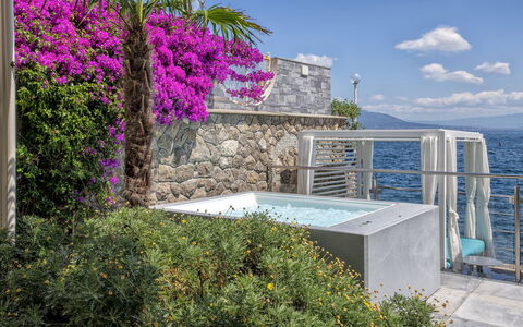 Villa Marina Grande: Hav, Sanitærarmatur, Ocean, Kyst, Stueplante, Blomsterkrukke, Udvej, Badekar, Svømmepøl, Altan