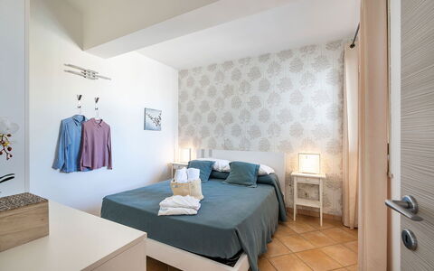 Ippocampo: Møbel, Indretning, Gulvbelægning, Soveværelse, Etage, Seng, Værelse, Textile, Sengetøj, Loft