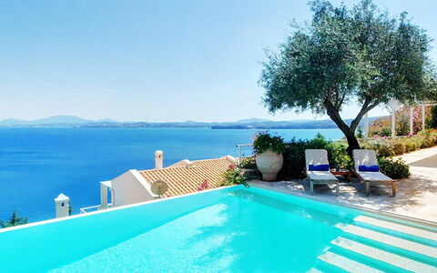 Villa Azzurra: Blå, Svømmepøl, Udvej, Eco Hotel, Hav, Udendørs Møbler, Fritid, Hotel, Villa, Blomsterkrukke